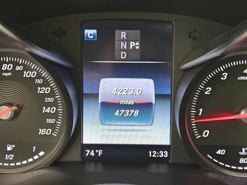 Mercedes-Benz C-Class Vehicle Image 17