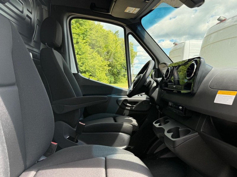 Mercedes-Benz Sprinter Cargo Van Vehicle Image 6