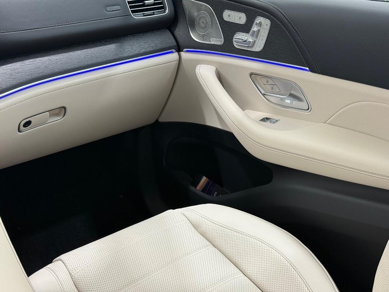 Mercedes-Benz GLE Vehicle Image 9