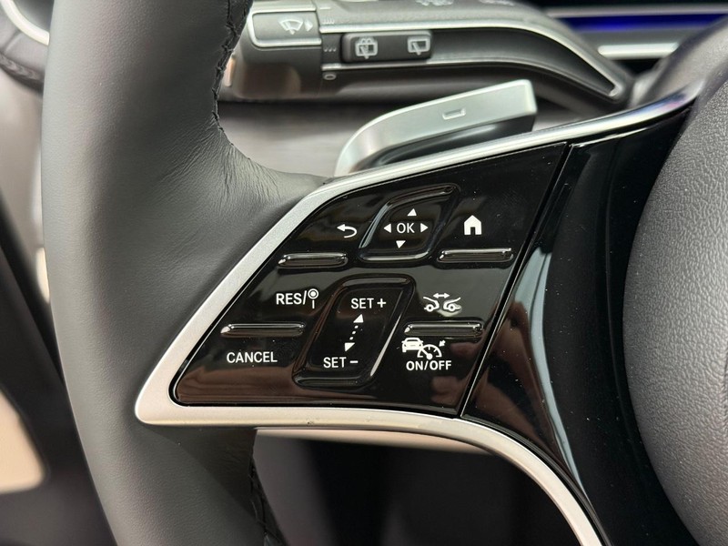 Mercedes-Benz GLE Vehicle Image 11