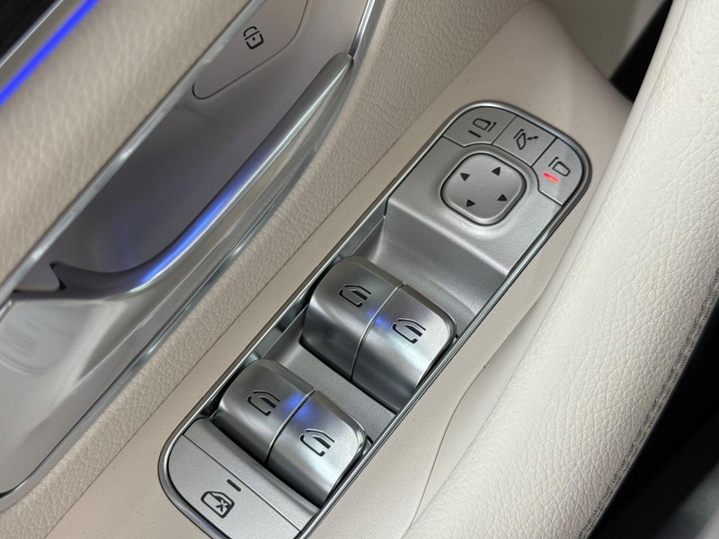 Mercedes-Benz GLE Vehicle Image 15