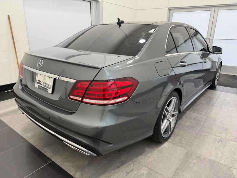 Mercedes-Benz E-Class Vehicle Image 2