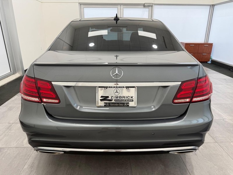 Mercedes-Benz E-Class Vehicle Image 3