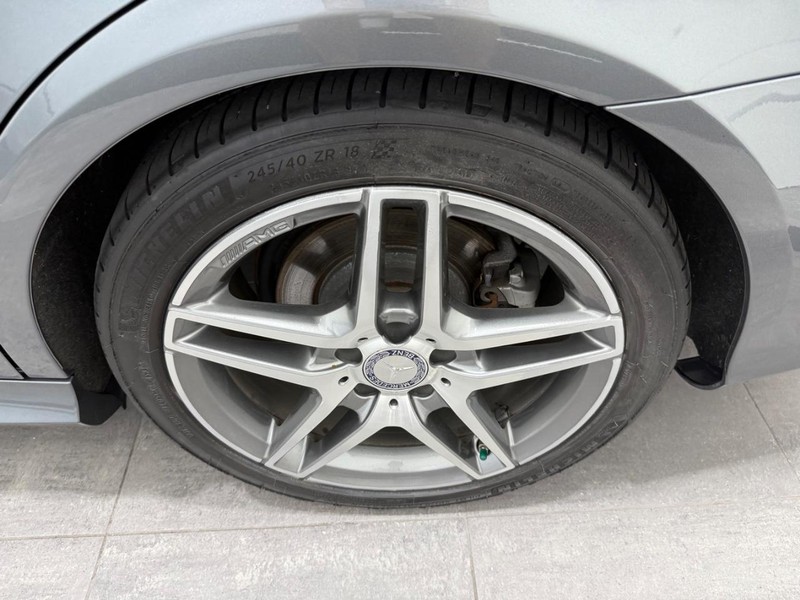 Mercedes-Benz E-Class Vehicle Image 5