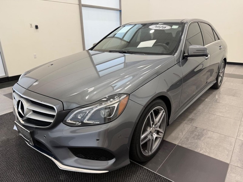 Mercedes-Benz E-Class Vehicle Image 6