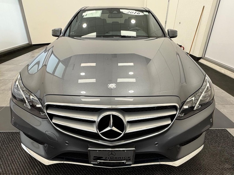 Mercedes-Benz E-Class Vehicle Image 7