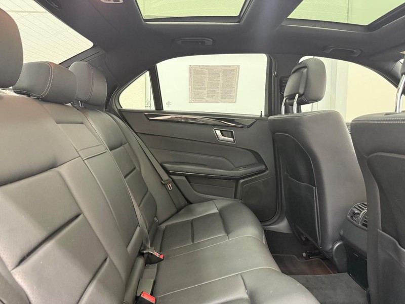 Mercedes-Benz E-Class Vehicle Image 8