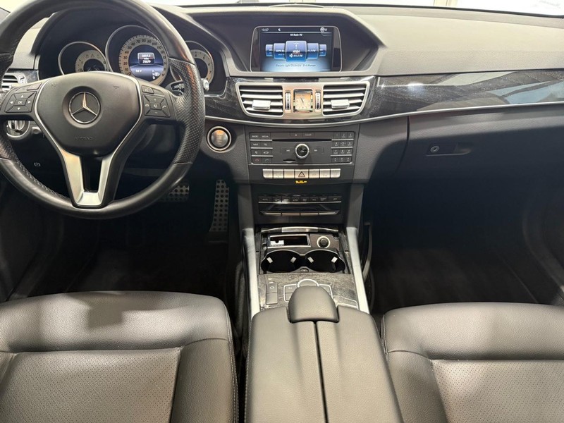 Mercedes-Benz E-Class Vehicle Image 9