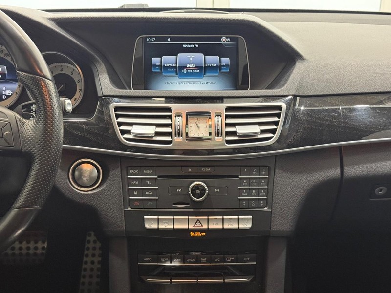 Mercedes-Benz E-Class Vehicle Image 10