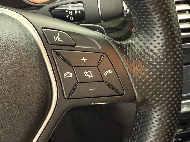 Mercedes-Benz E-Class Vehicle Image 15