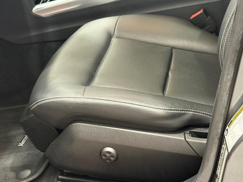 Mercedes-Benz E-Class Vehicle Image 21