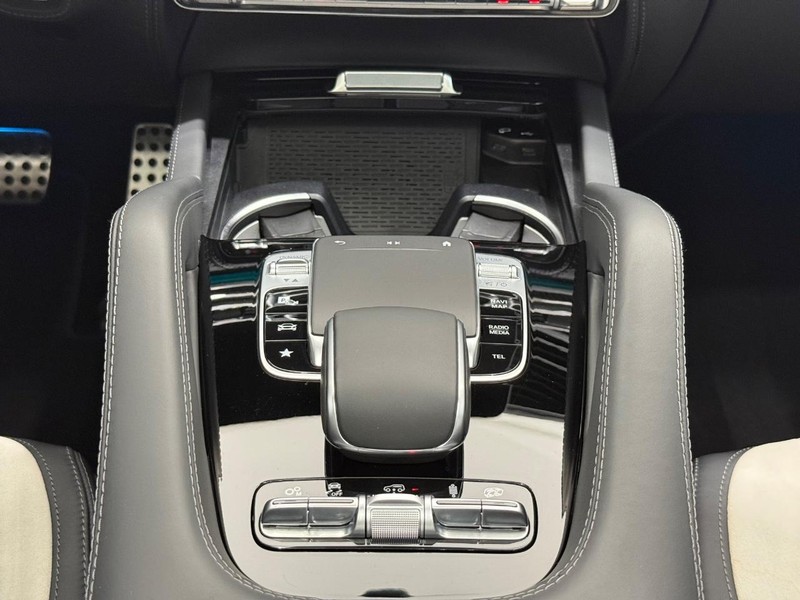 Mercedes-Benz GLE Vehicle Image 11
