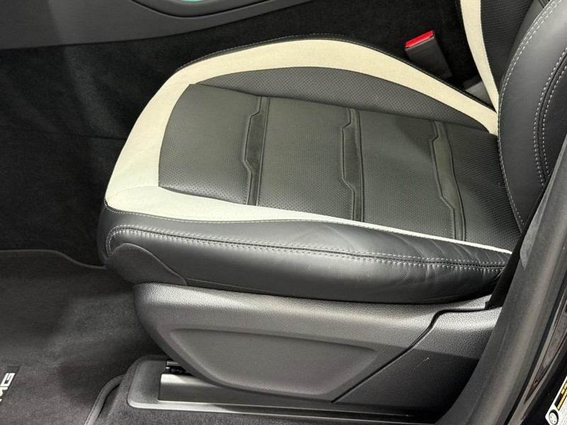 Mercedes-Benz GLE Vehicle Image 21