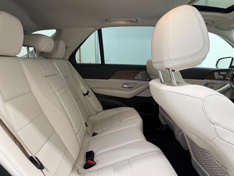 Mercedes-Benz GLE Vehicle Image 8