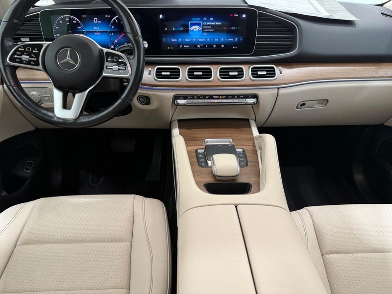 Mercedes-Benz GLE Vehicle Image 9