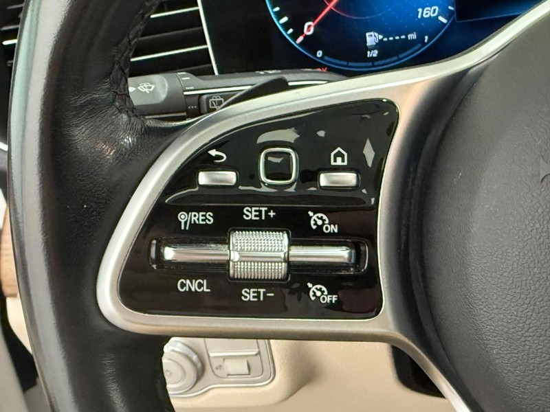 Mercedes-Benz GLE Vehicle Image 14