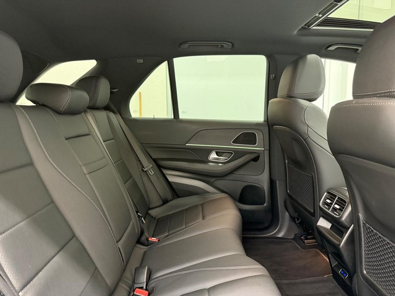 Mercedes-Benz GLE Vehicle Image 8
