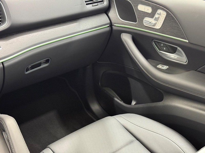 Mercedes-Benz GLE Vehicle Image 12
