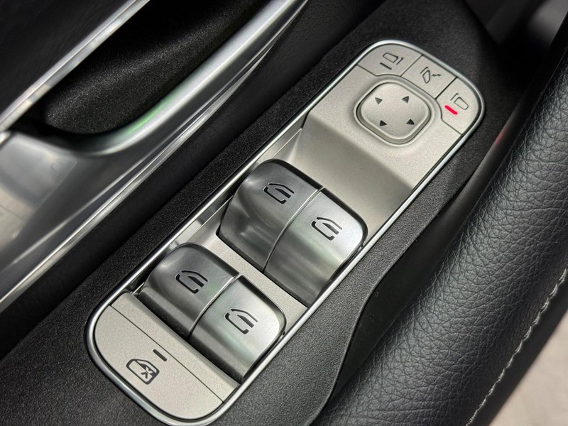 Mercedes-Benz GLE Vehicle Image 20