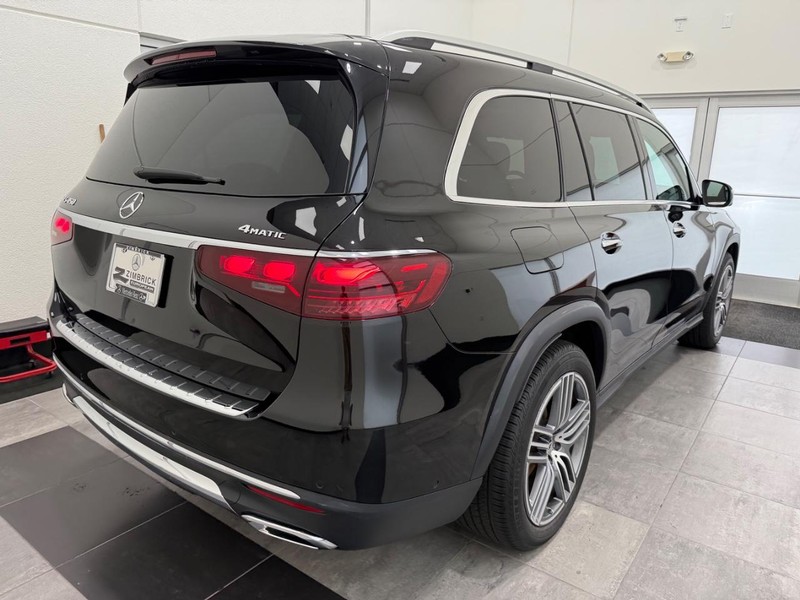 Mercedes-Benz GLS Vehicle Image 2