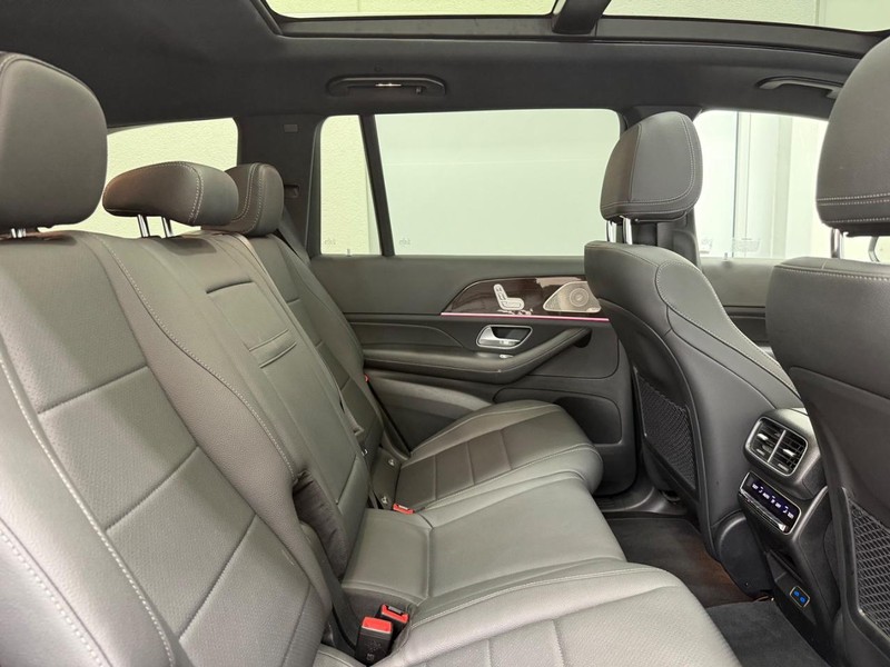 Mercedes-Benz GLS Vehicle Image 8