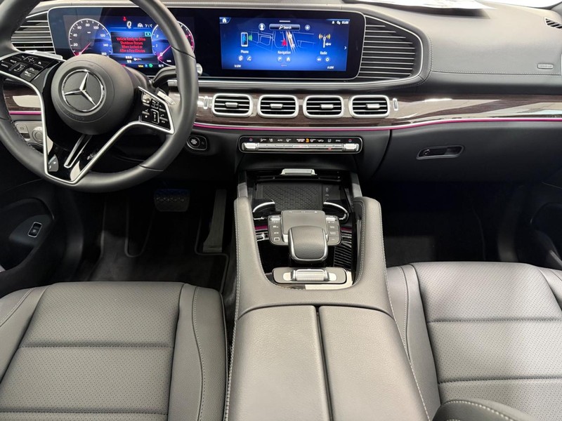 Mercedes-Benz GLS Vehicle Image 9