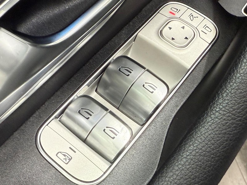 Mercedes-Benz GLS Vehicle Image 18