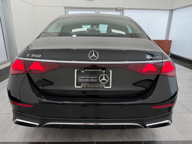Mercedes-Benz E-Class Vehicle Image 3