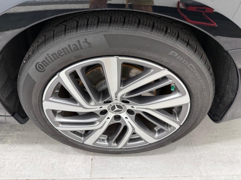 Mercedes-Benz E-Class Vehicle Image 5