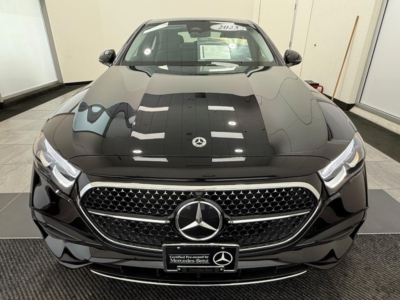 Mercedes-Benz E-Class Vehicle Image 7