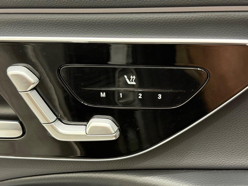 Mercedes-Benz E-Class Vehicle Image 13
