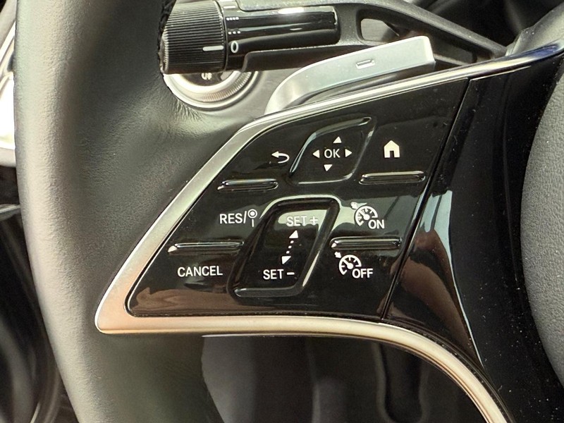 Mercedes-Benz E-Class Vehicle Image 14
