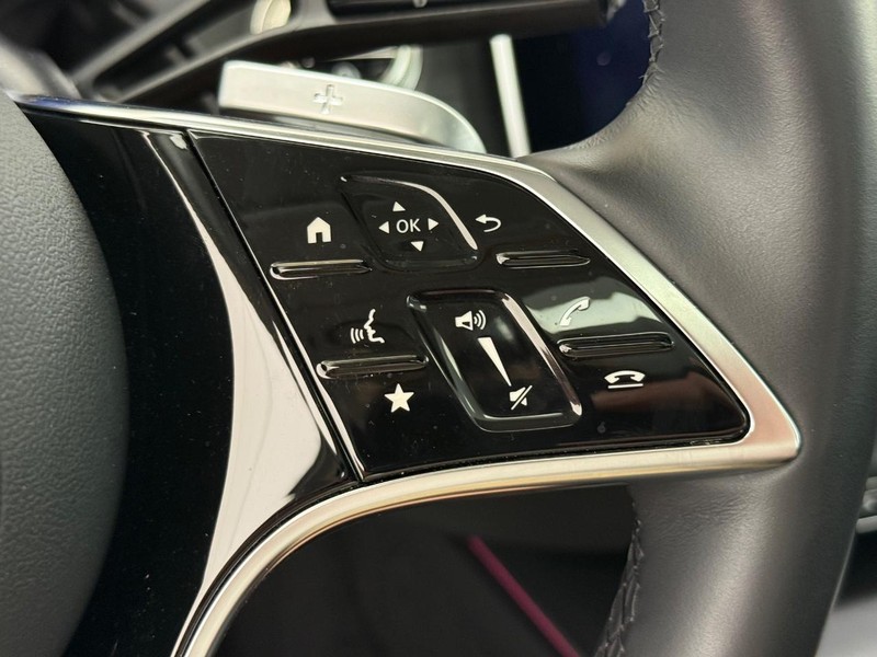 Mercedes-Benz E-Class Vehicle Image 15