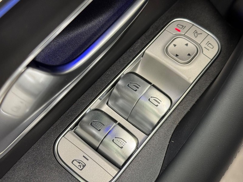 Mercedes-Benz GLE Vehicle Image 16