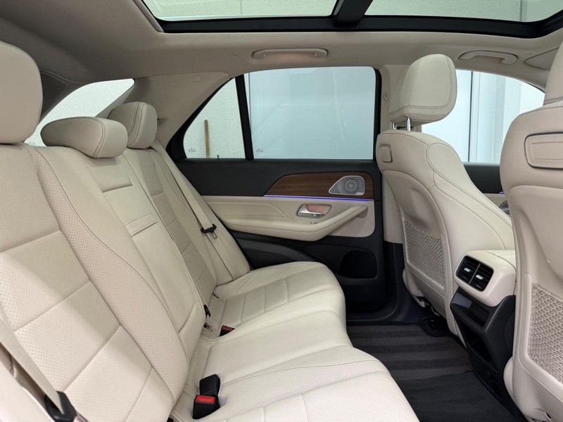 Mercedes-Benz GLE Vehicle Image 8