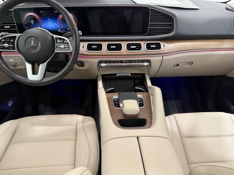 Mercedes-Benz GLE Vehicle Image 9