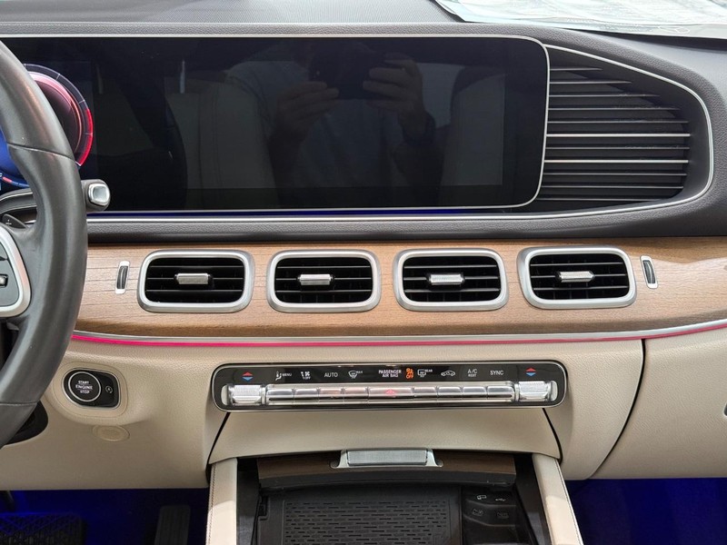 Mercedes-Benz GLE Vehicle Image 10