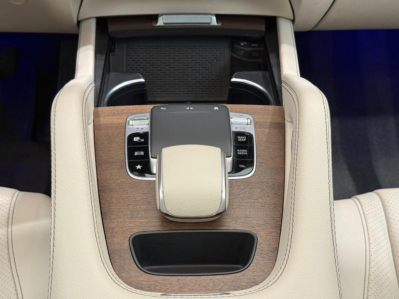 Mercedes-Benz GLE Vehicle Image 11