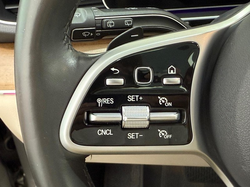 Mercedes-Benz GLE Vehicle Image 15