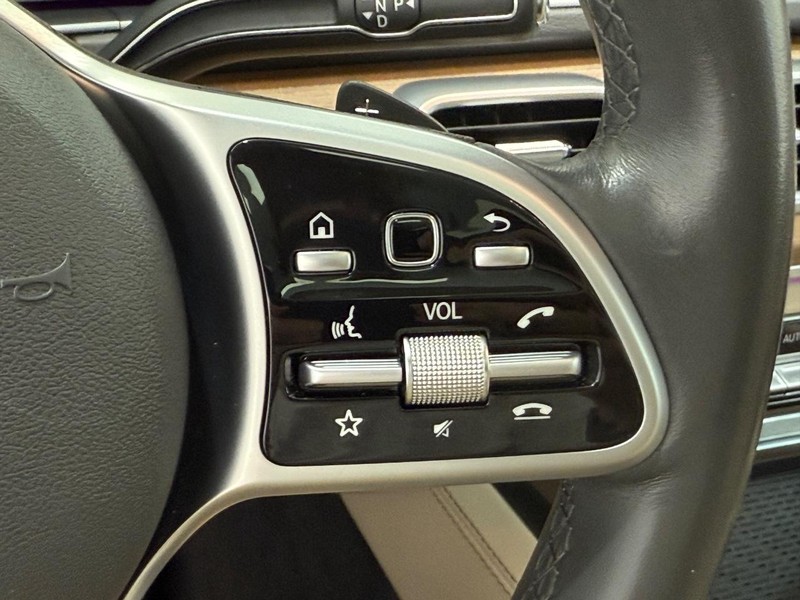 Mercedes-Benz GLE Vehicle Image 16