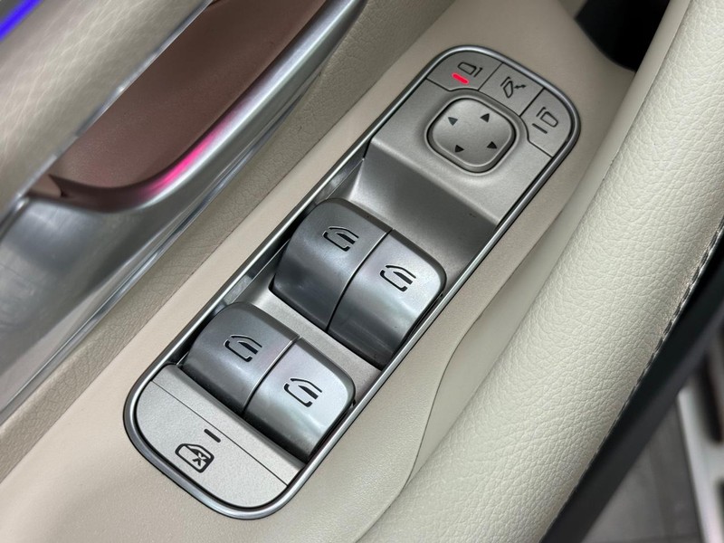Mercedes-Benz GLE Vehicle Image 20