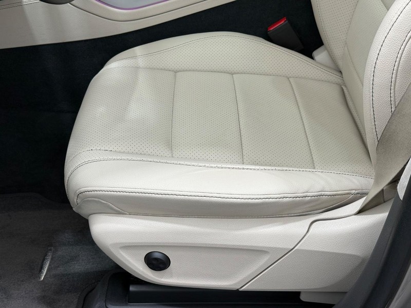 Mercedes-Benz GLE Vehicle Image 21