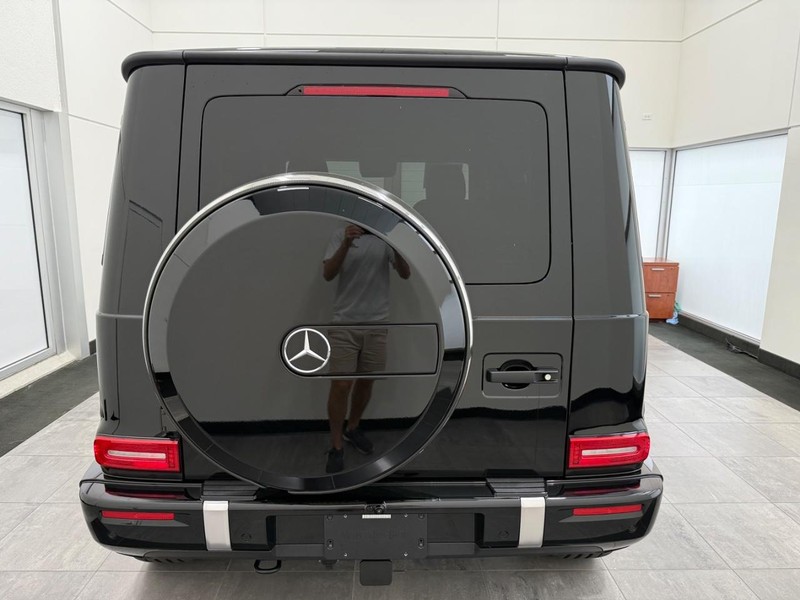 Mercedes-Benz G-Class Vehicle Image 3