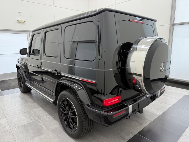 Mercedes-Benz G-Class Vehicle Image 4