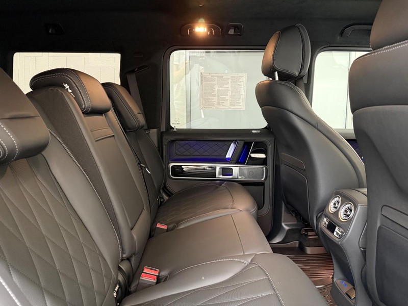 Mercedes-Benz G-Class Vehicle Image 8