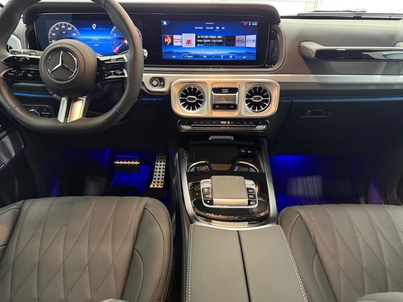 Mercedes-Benz G-Class Vehicle Image 9