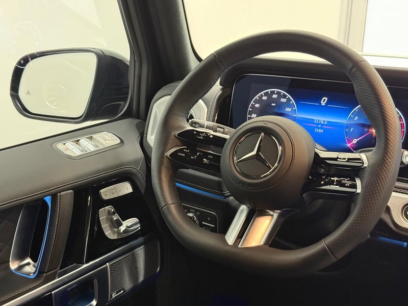 Mercedes-Benz G-Class Vehicle Image 11