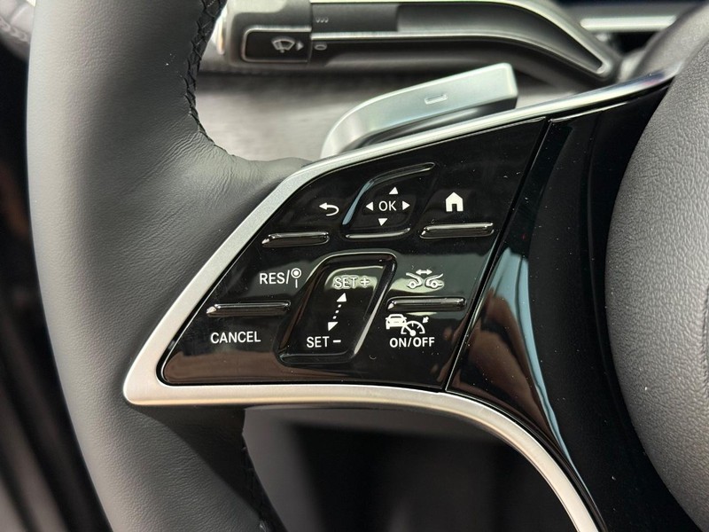 Mercedes-Benz GLE Vehicle Image 11