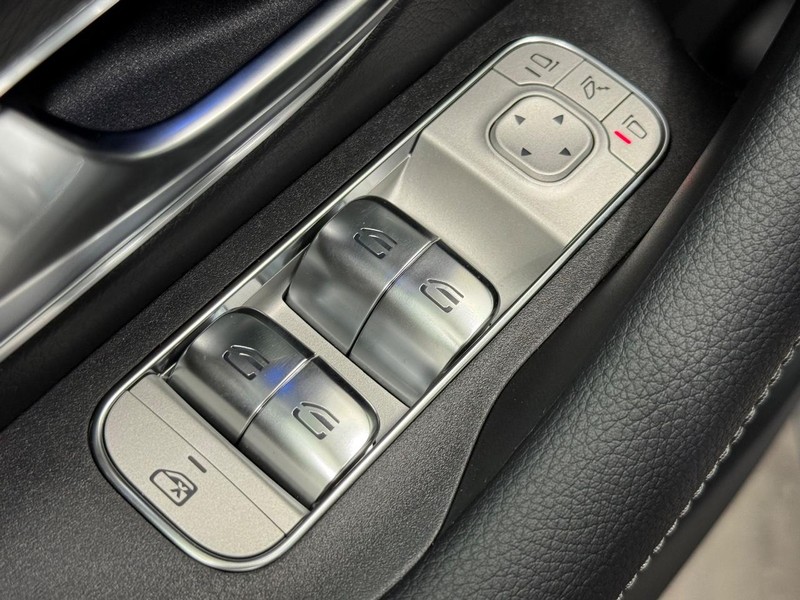 Mercedes-Benz GLE Vehicle Image 15