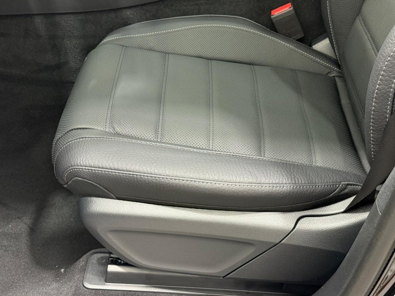 Mercedes-Benz GLE Vehicle Image 16